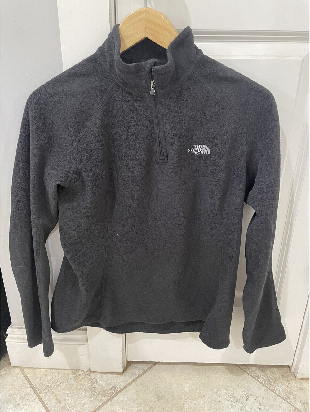 Women’s Balck North Face Pullover Jacket (medium)